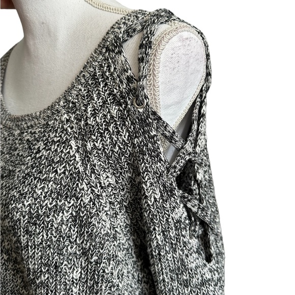 Express % Cotton Open Shoulder Sweater Size M - Picture 6 of 17
